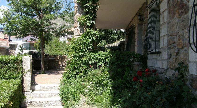 Отель Holiday Home La Mimosa Valdemanco