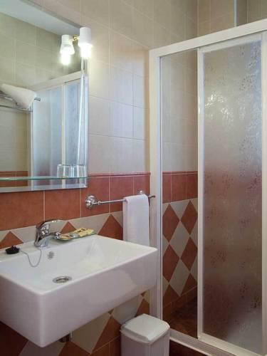 Отель Hotel Ruta del Poniente