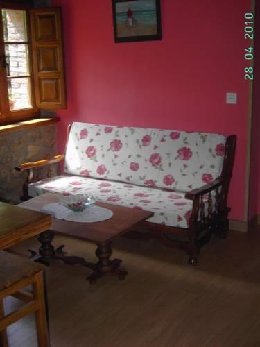 Отель Apartamentos Rurales La Caviana
