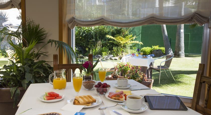 Отель Hotel Combarro