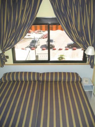 Отель Hostal Los Hueros
