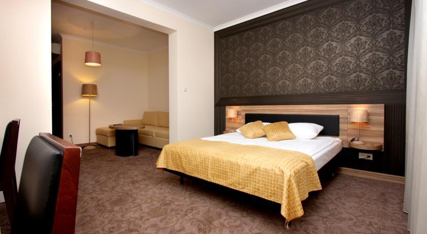 Отель Hotel Iskierka