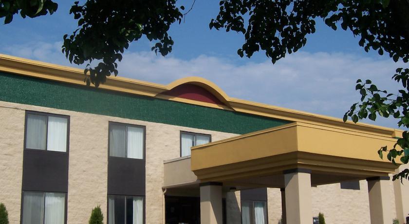 Отель Best Western Huntington Mall Inn