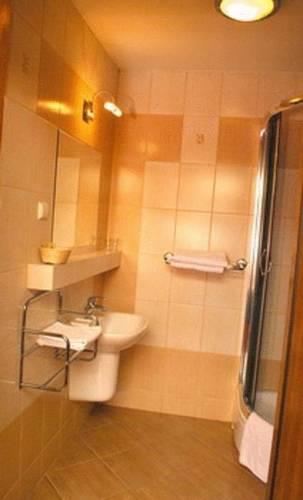 Отель Hotel Dębina