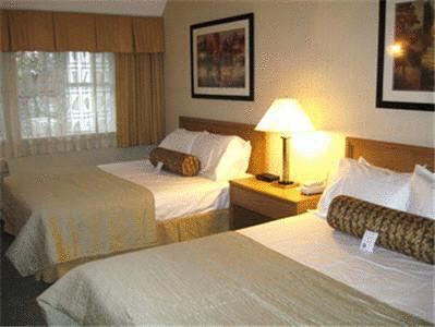 Отель Best Western Plus Emerald Isle Motor Inn