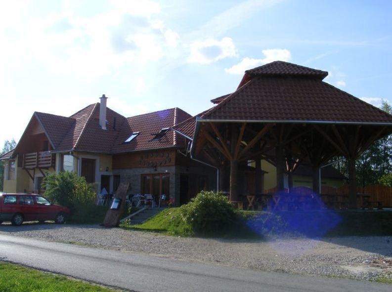 Гостевой дом Liliom Apartmanház