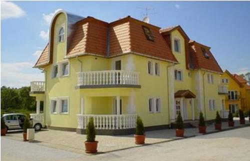 Отель Szieszta Apartmanház