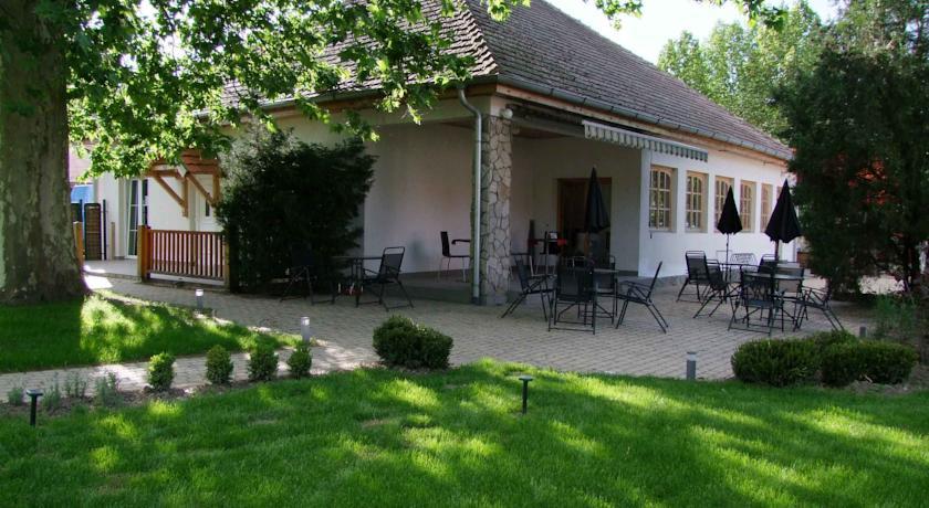 Отель Hotel Platán