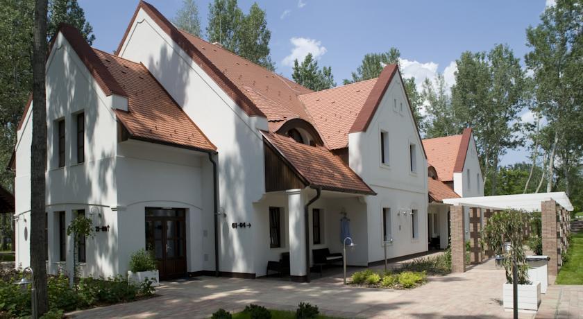 Отель Varga Tanya Hotel