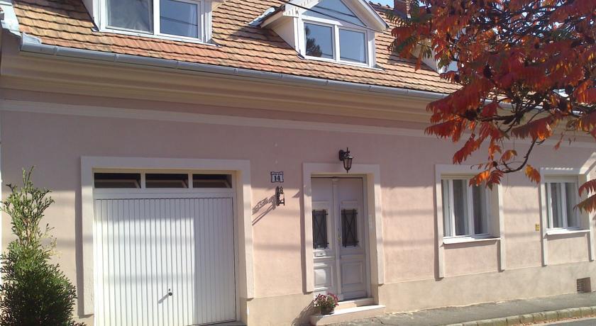 Hatház Apartman