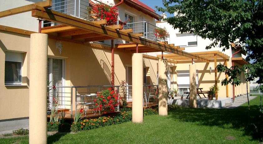 Апартаменты Luca Apartments