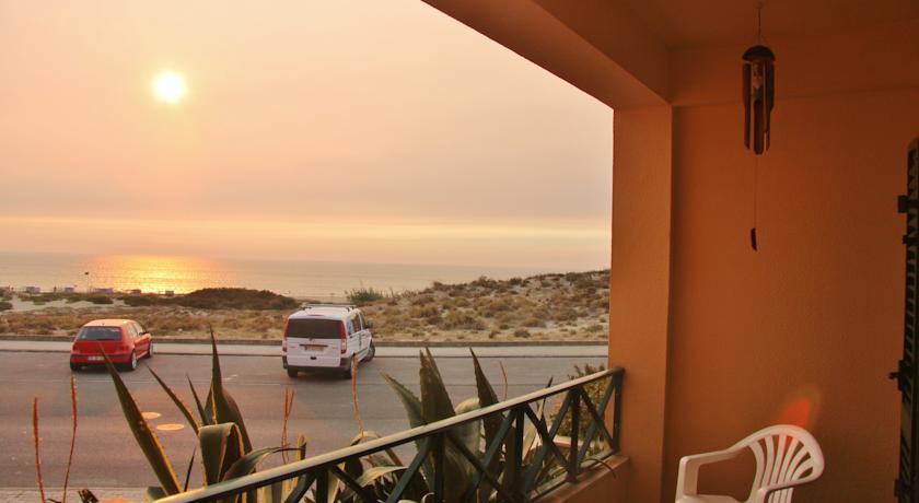 Хостел Supertubos Beach Hostel