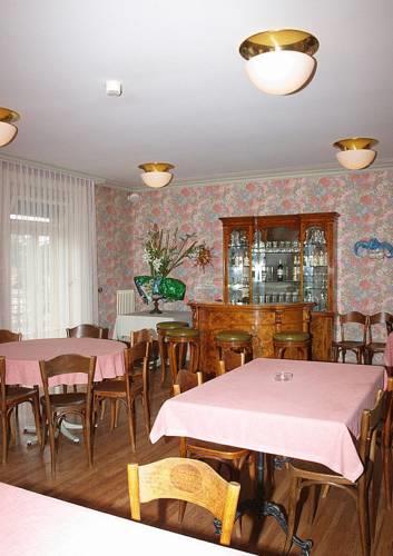 Отель Hotel Central
