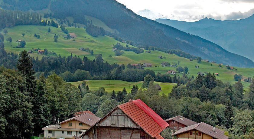 Отель Holiday Home Papillon Schwanden