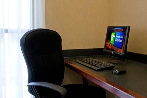 Отель Holiday Inn Express Perris-East