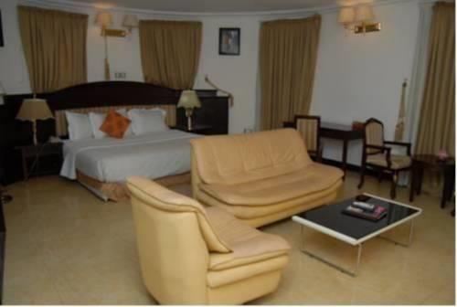 Отель Sonant Court Hotel