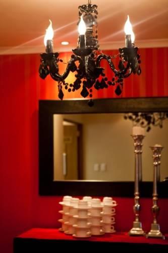 Отель Feathers Lodge
