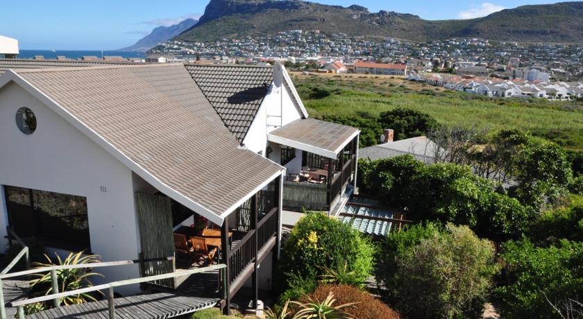 Апартаменты Clovelly Lodge Guest Apartments