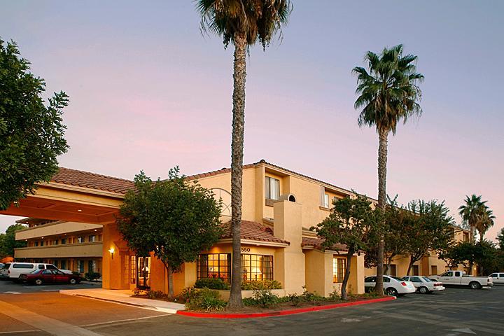 Отель Holiday Inn Express Simi Valley