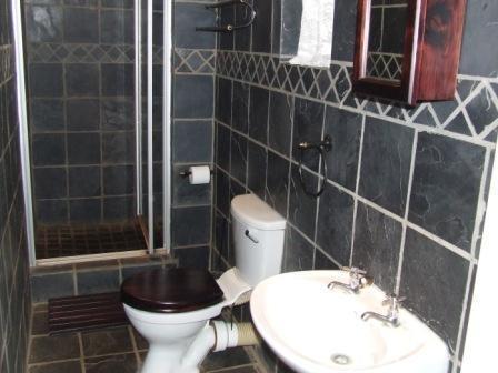 Отель Lukafrica Riverside Chalets & Safaris