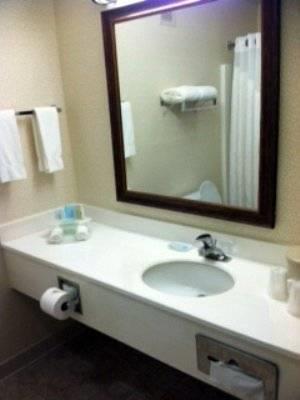Отель Holiday Inn Express PRINCE FREDERICK
