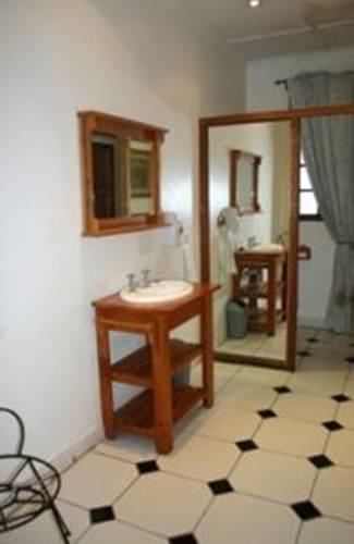 Отель The Nottingham Road Hotel