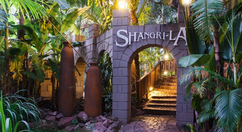 Отель Shangri-La Country Hotel