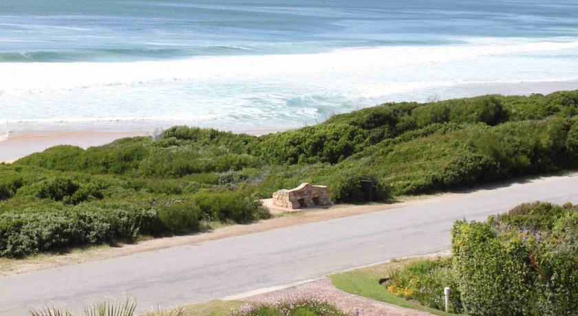 Отель The Robberg Beach Lodge