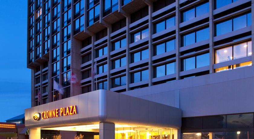 Отель Crowne Plaza Hotel Boston- Newton