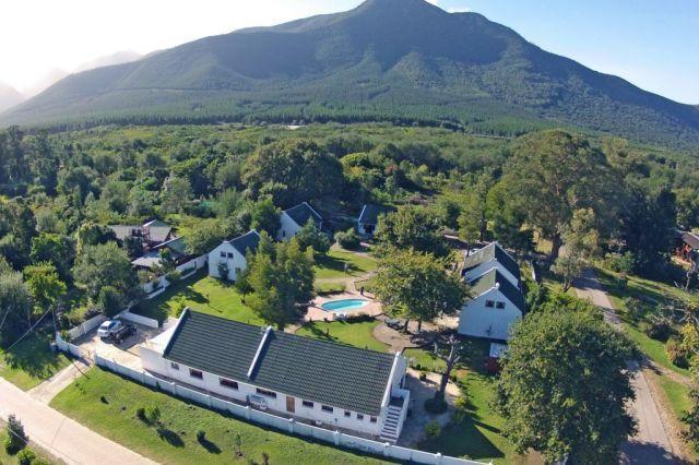 Отель Swallows Nest Country Cottages