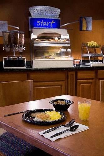 Отель Holiday Inn Express SOUTHINGTON