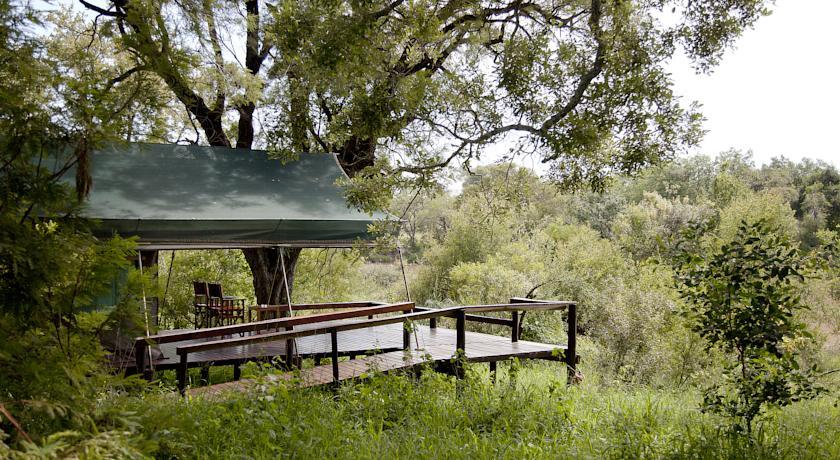 Отель Simbavati River Lodge