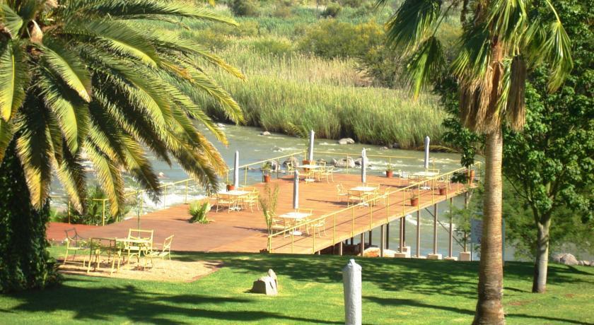 Отель Sun River Kalahari Lodge