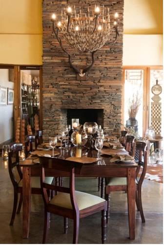 Отель Tuningi Safari Lodge