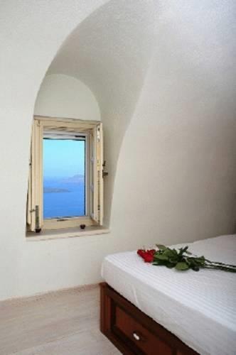 Отель Nefeles Luxury Suites