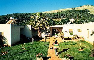 Отель Amiad Kibbutz Country Lodging