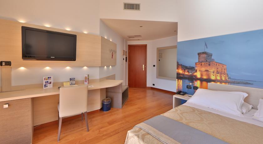 Отель Best Western Tigullio Royal