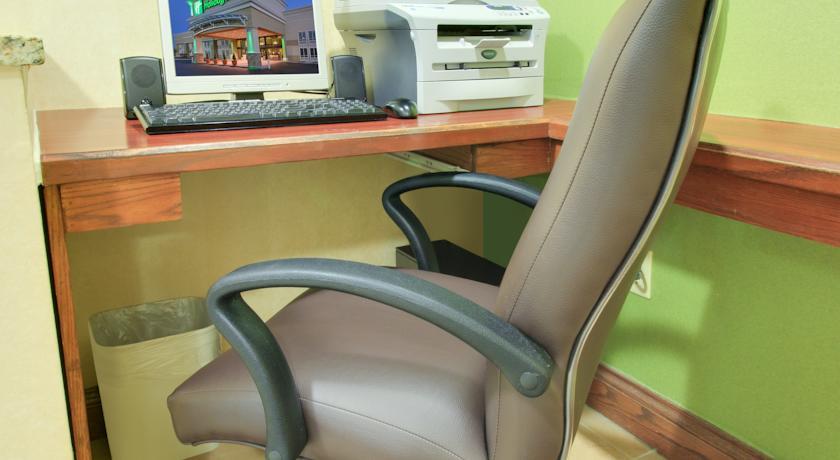 Отель Holiday Inn BLYTHEVILLE