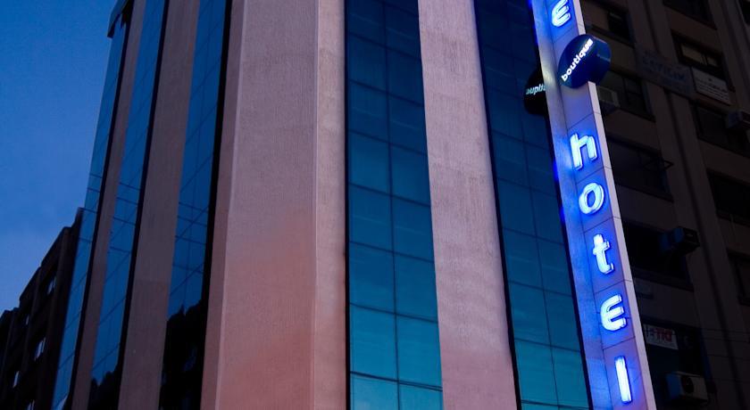 Blue Hotel