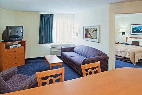 Отель Candlewood Suites Sterling