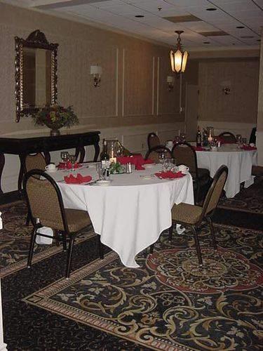 Отель Holiday Inn Saint Joseph Riverfront