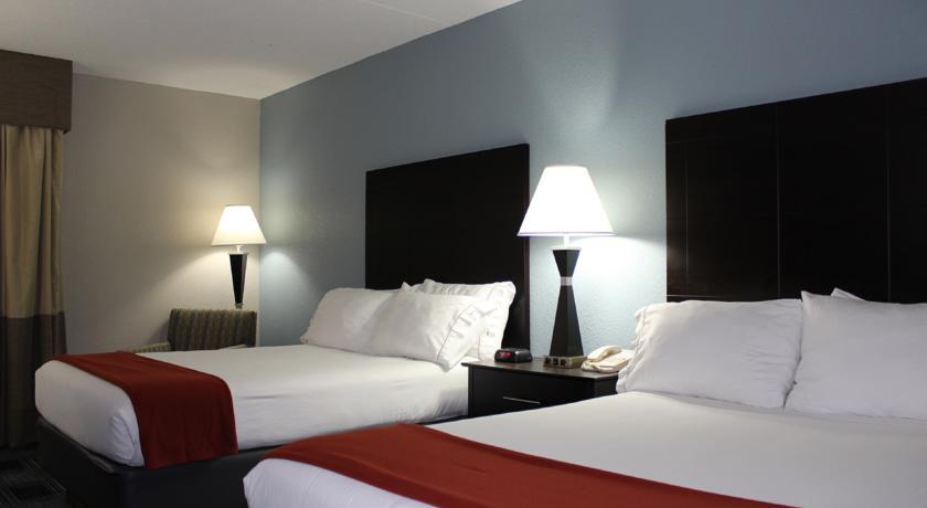 Отель Holiday Inn Express Forsyth