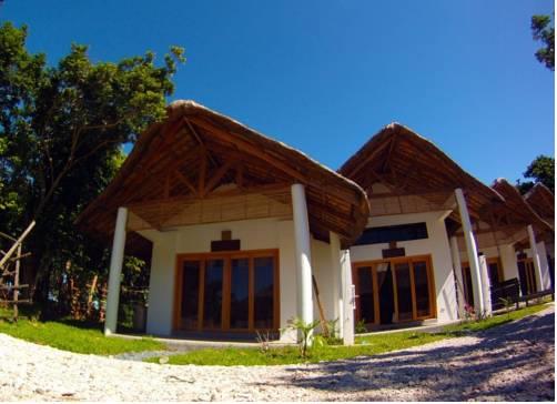 Отель Kingfisher Sand Sea Surf Resort