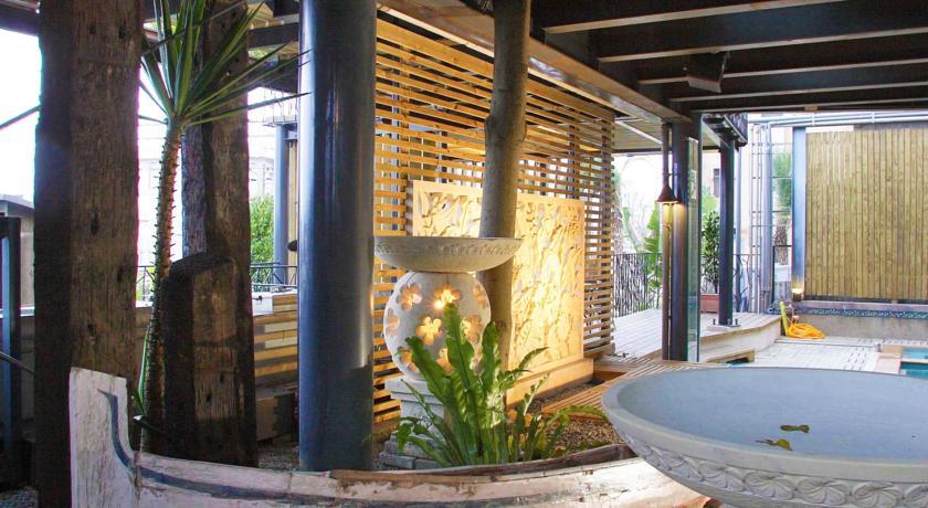 Отель Hotel Les Champs