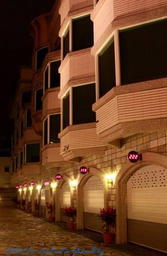 Отель Debonair Motel
