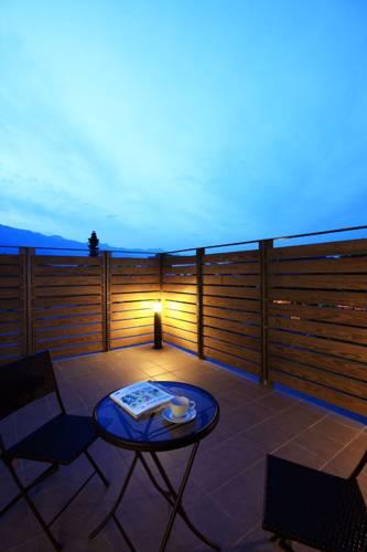 Отель Mola Mola Four Seasons Hotel