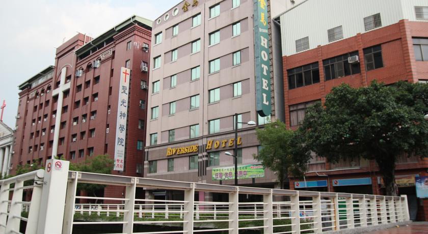 Riverside Hotel