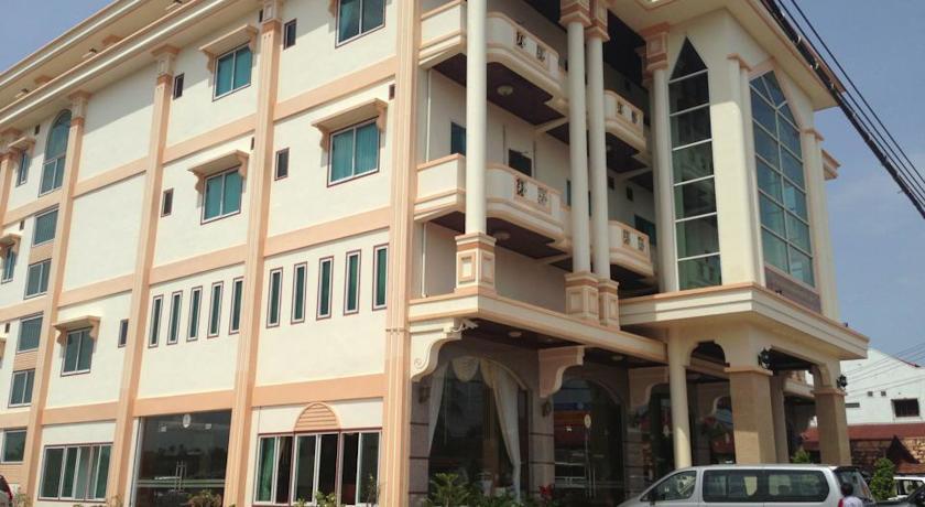 Отель Ladtana Phetarmonchai Hotel