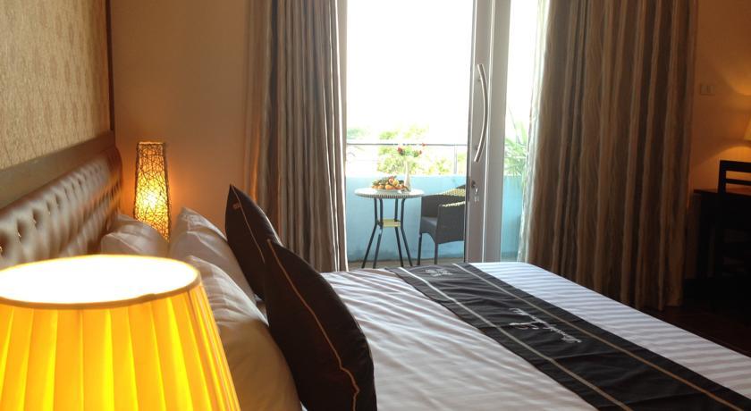 Riverside Hotel