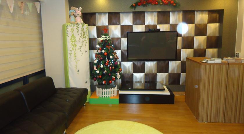 Crystal Guesthouse (Female Only)